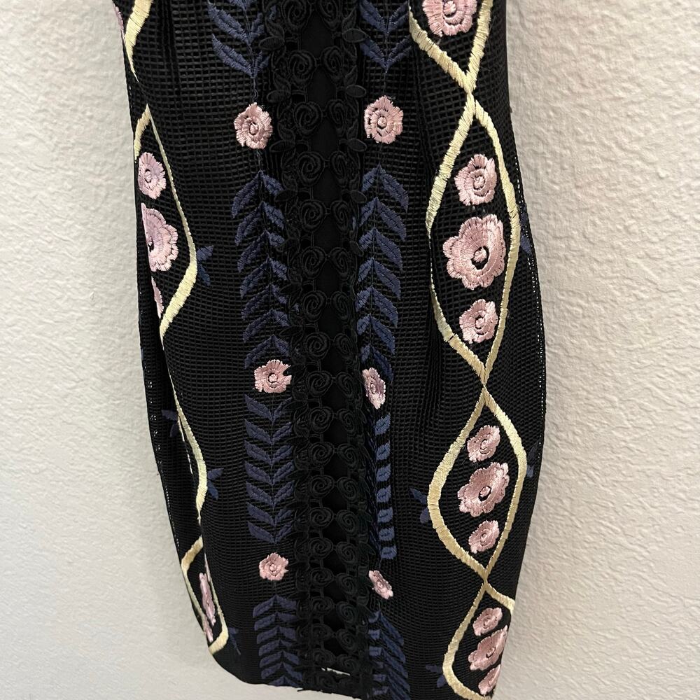 Vintage Guess Embroidered Halter Dress Black Floral Y2K Bodycon Size 0 Sheath - Picture 8 of 12